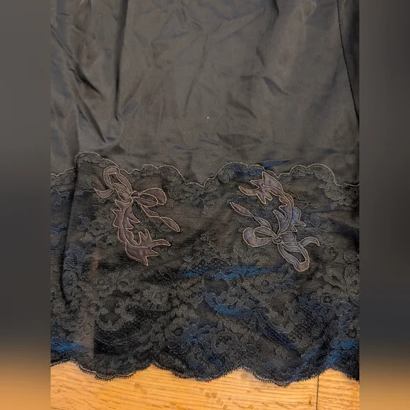 ☃️FLASH SALE☃️Vintage Black Silk Women's Slips And Accessories - Picture 7 of 10